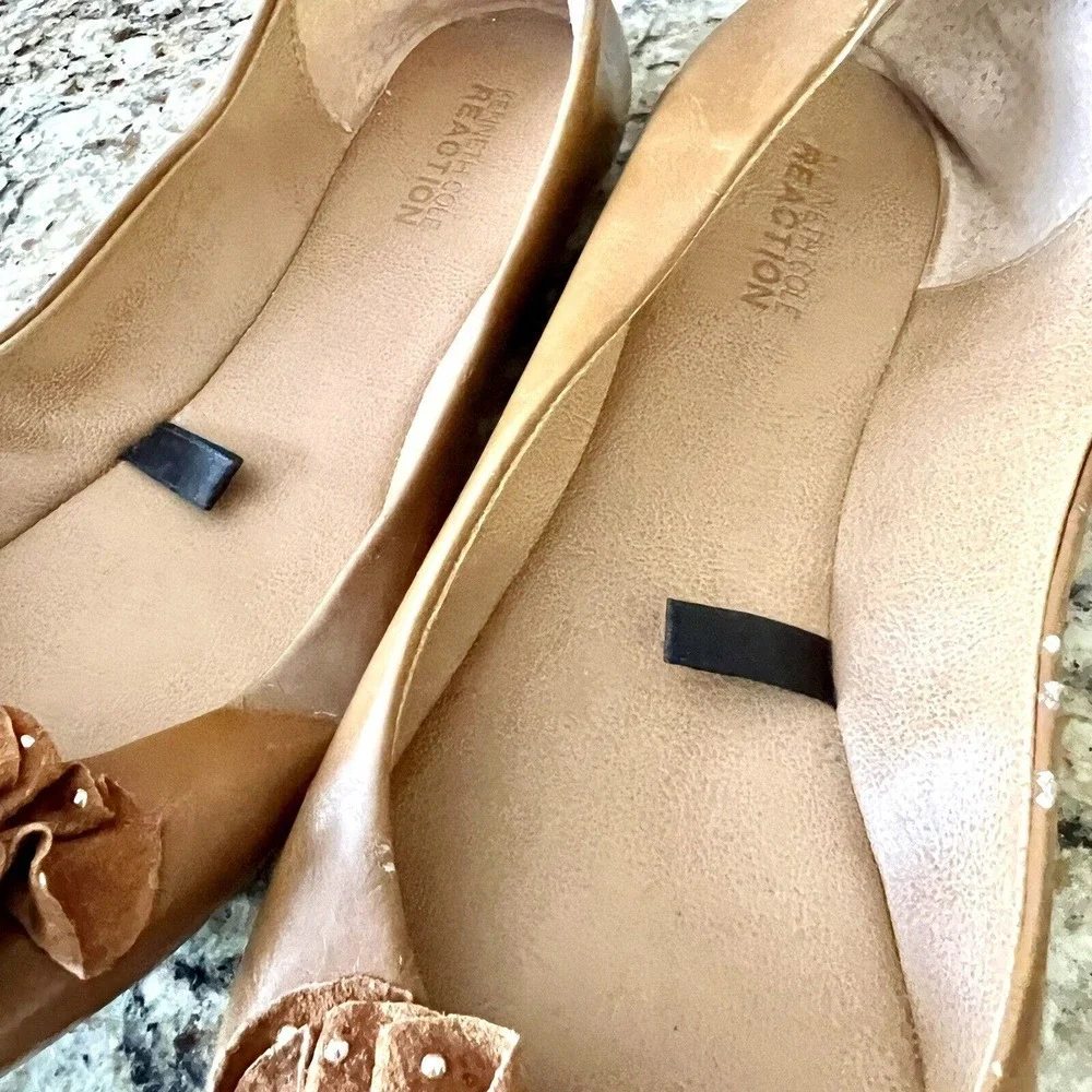 Kenneth Cole Reaction Ballet Flats 8.5 M Whiskey Brown Leatherette; Flower Bow
